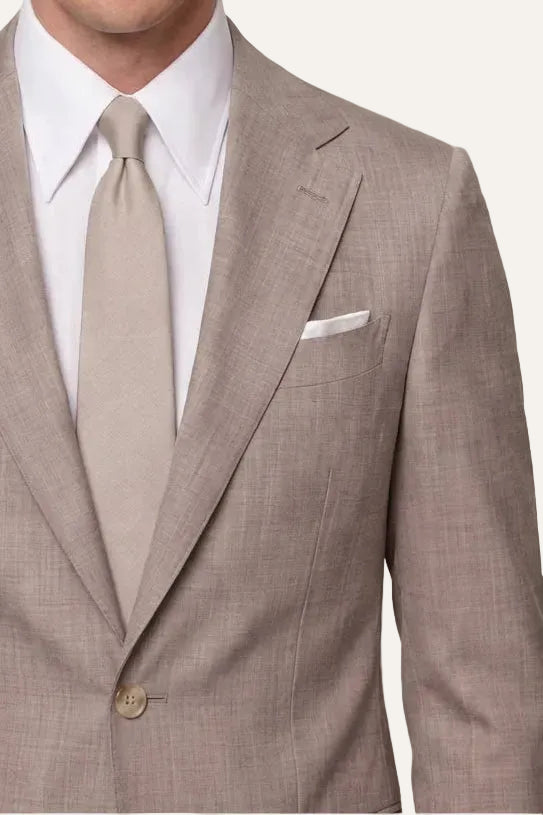 Zane Barläs Oxford Beige Suit, notch lapel detail close-up Italian wool