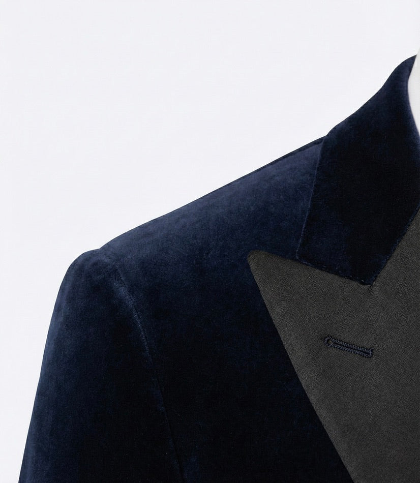 Zane Barläs Navy Velvet Dinner Jacket, natural shoulder construction detail