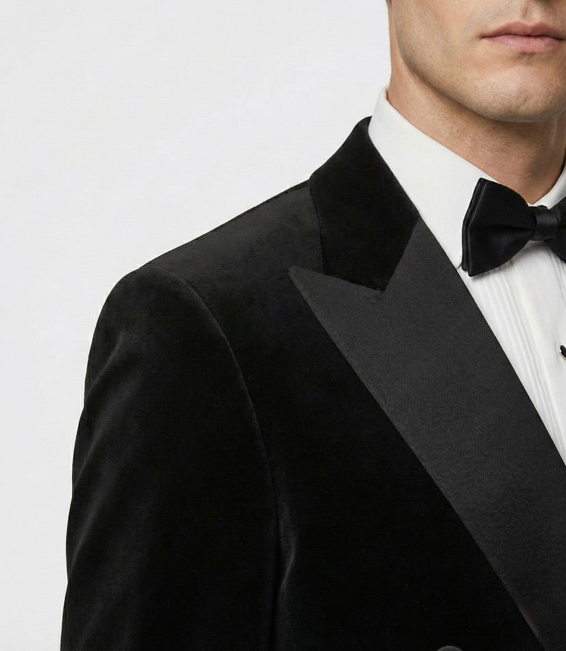 Zane Barläs Black Velvet Dinner Jacket, natural shoulder construction detail