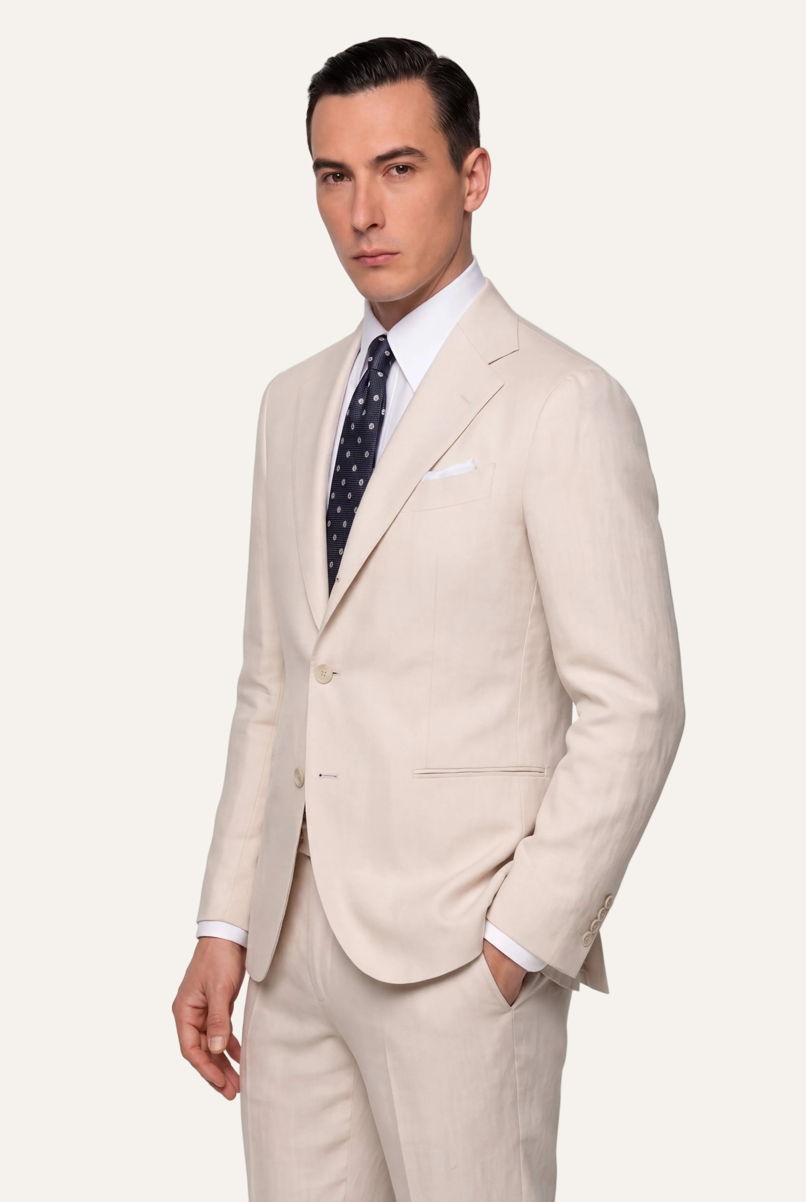 Zane Barläs Oxford Off-White Suit. Front view on model single breasted Italian wool