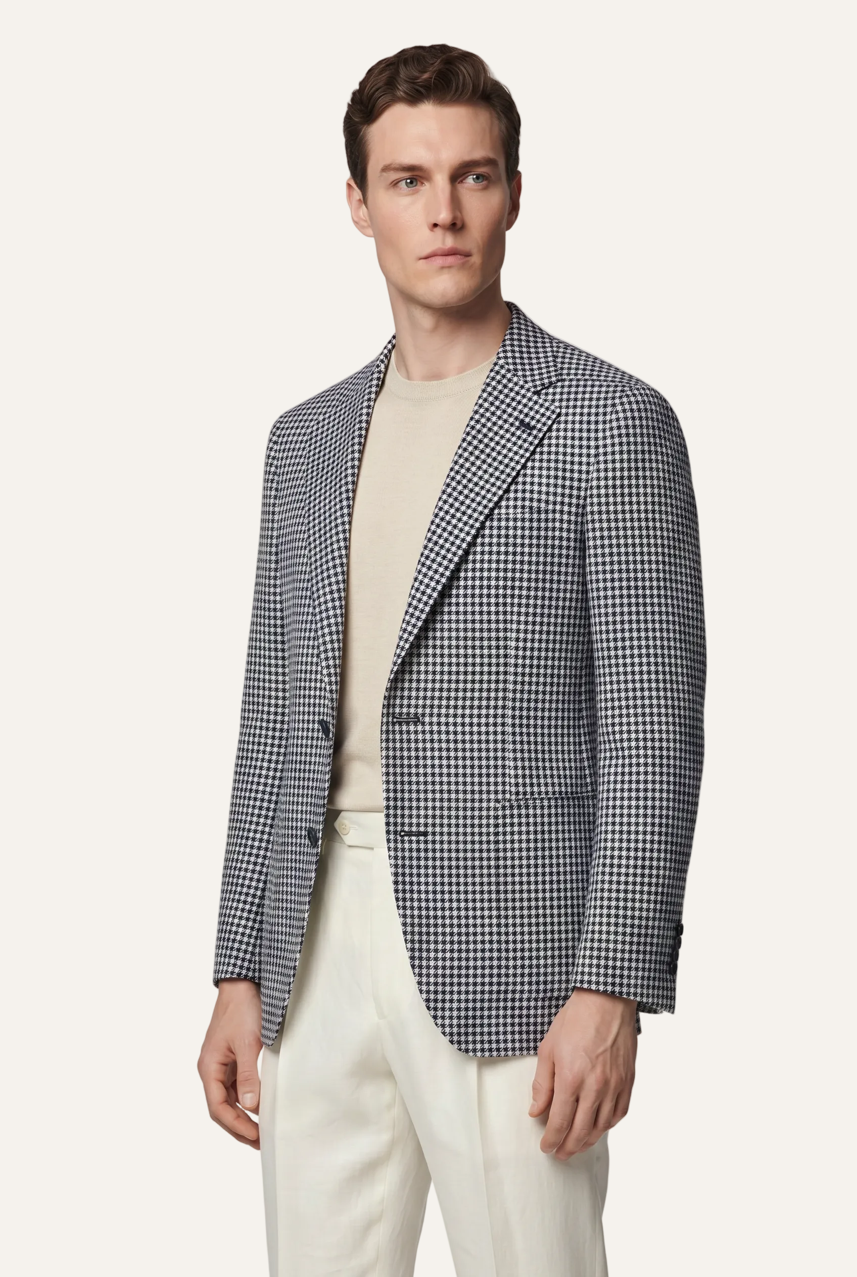 Zane Barläs Navy Houndstooth Wool Linen Jacket. Three-quarter front view worn open over a sand tee