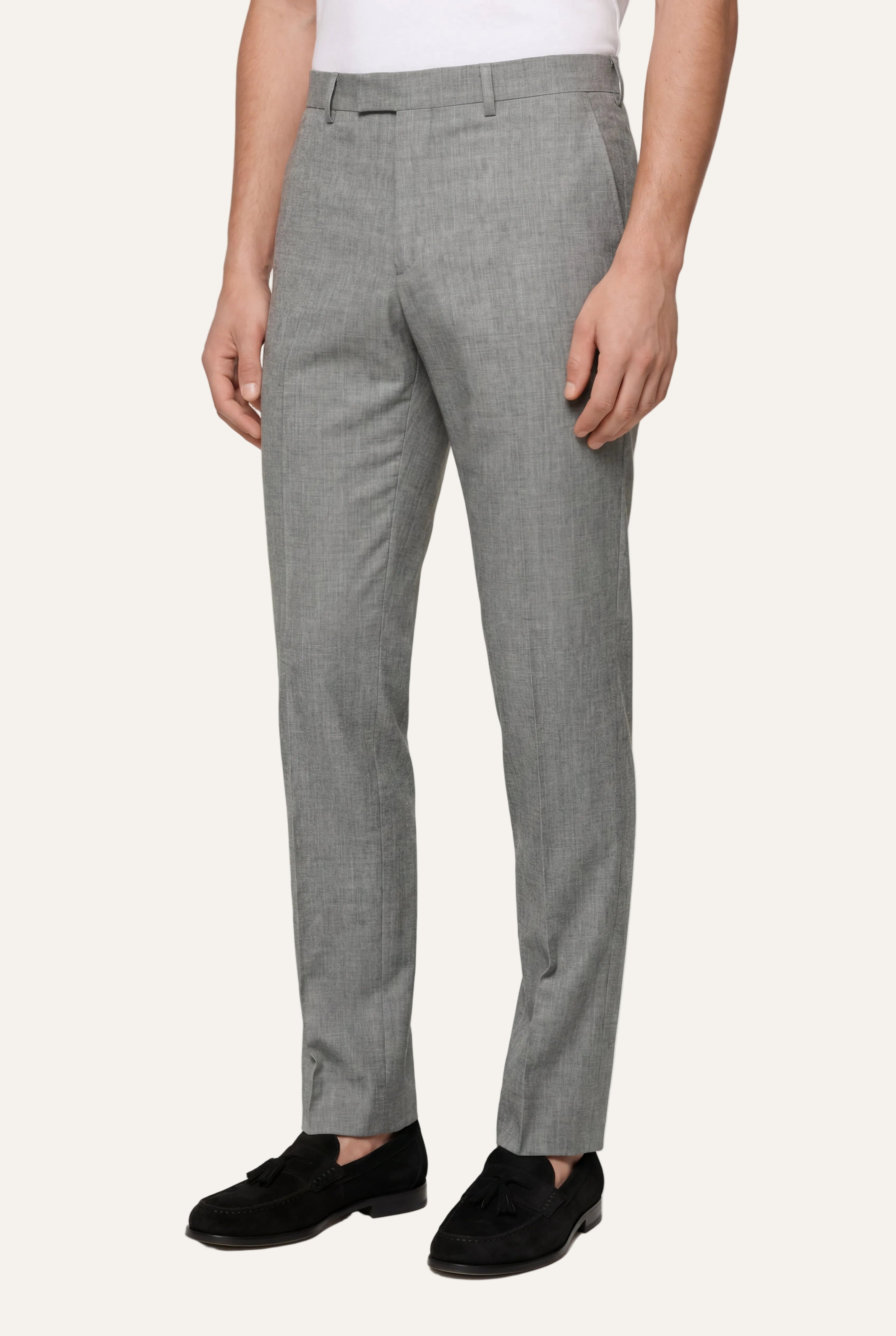 Zane Barläs Oxford Light Grey Suit, tapered leg trousers front view