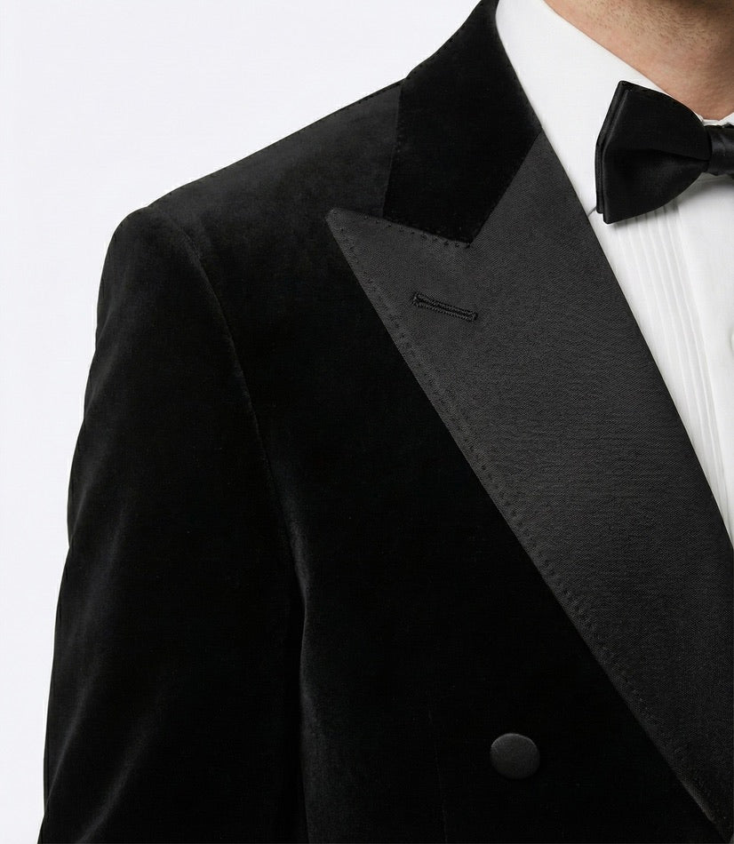 Zane Barläs Black Velvet Dinner Jacket, peak lapel satin facing close-up
